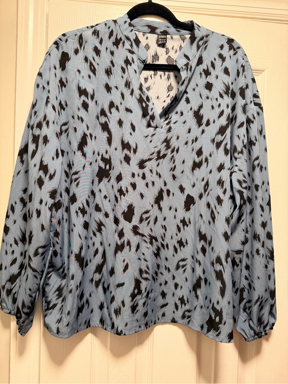 SHEIN Light Blue Animal Print V-Neck Tunic - Like New - Size XL